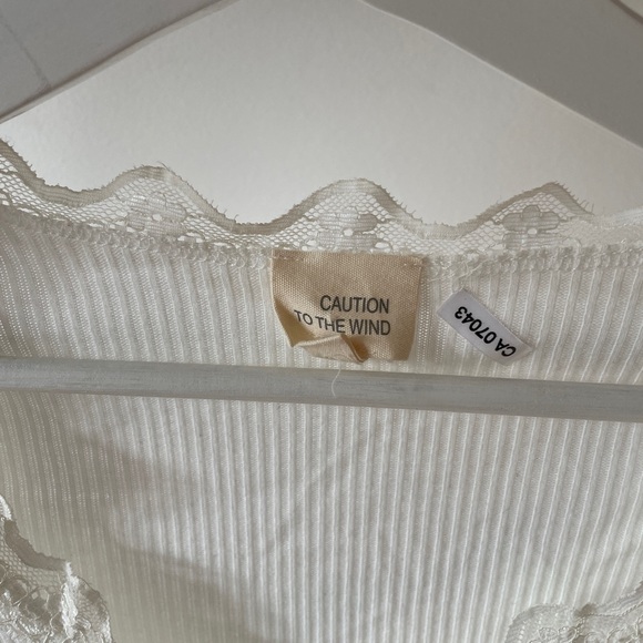 Vintage button up blouse / tee with lace trim - Picture 3 of 3